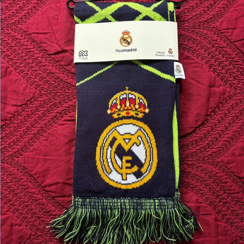 OFFICIAL REAL MADRID SCARF